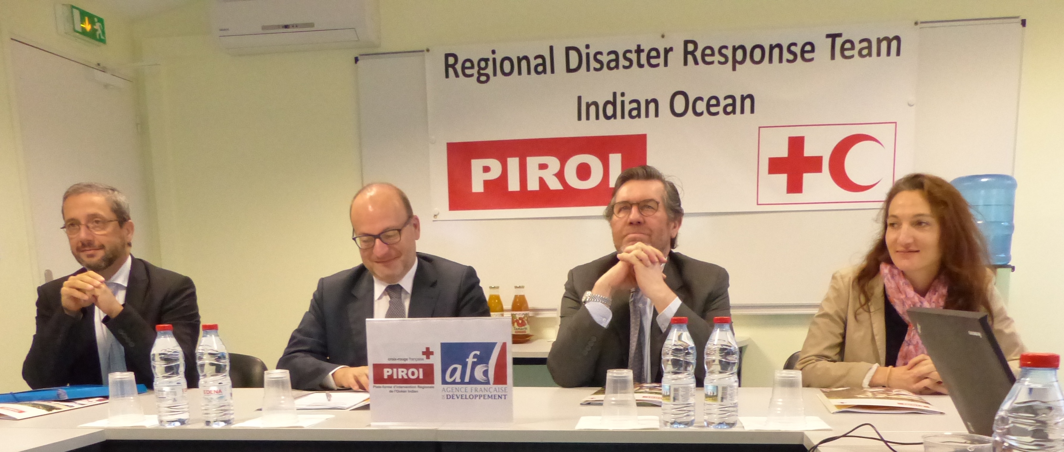 De gauche à droite : Monsieur Stéphane FOUCAULT, Directeur de l’agence AFD de Saint-Denis de La Réunion ; Monsieur Rémy RIOUX, Directeur général de l'AFD ; Monsieur Fabrice RICHY, Directeur du département Outre-mer de l’AFD-Paris ; Madame Julie COURIAUT, Chargée de mission coopération régionale de l'AFD Réunion